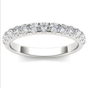 Women’s Wedding Band 14 carat gold 1/2 carat  TW